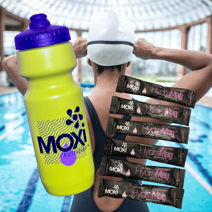 Person holding a Moxi water bottle and Hydramag packets by a pool